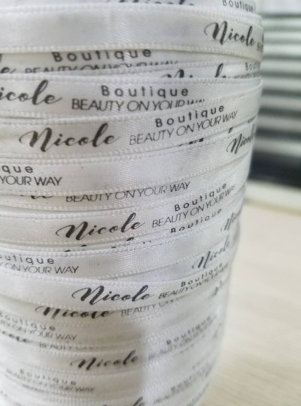 Nhãn Satin Dây Treo Áo Cao Cấp – Giải Pháp Hoàn Hảo Để Nâng Tầm Thương Hiệu